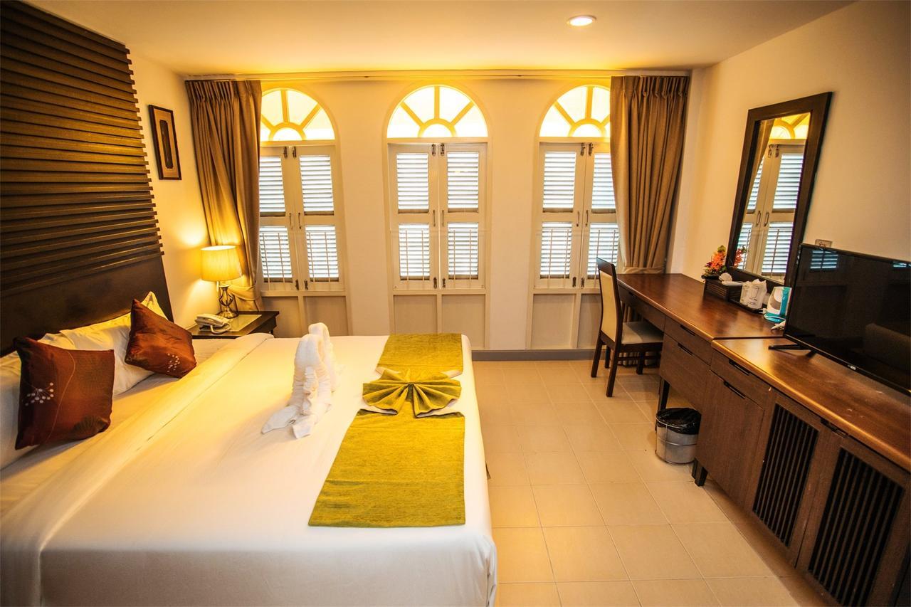 Sino House Patong Hotel Exterior foto