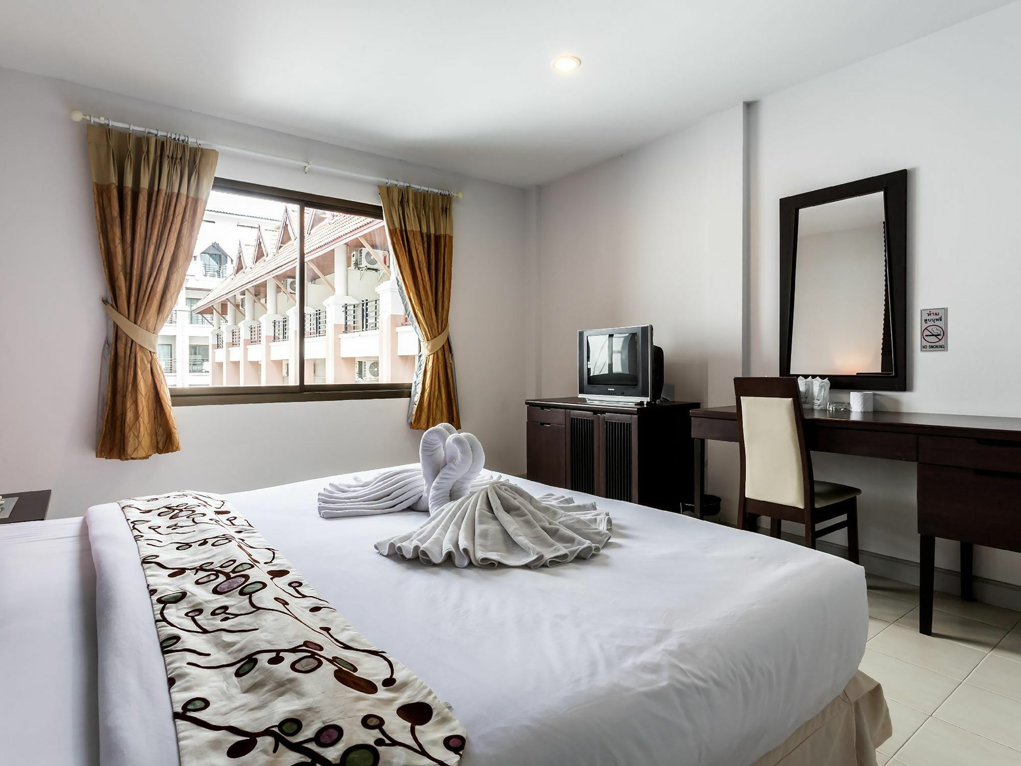 Sino House Patong Hotel Exterior foto